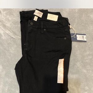 Women’s jeans. Black. New with tags on. Size 10/30s. Mid rise skinny